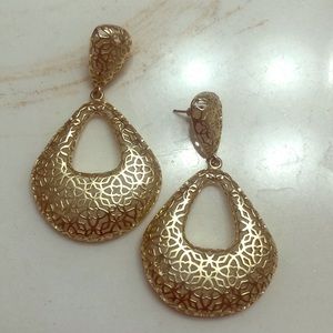 Kendra Scott earrings